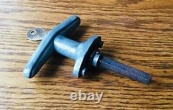 1930s 1940s 1950s TSHAPED HANDLE withKEY vtg exterior deck lid lock