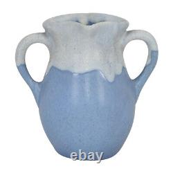 Muncie 1920s Vintage Art Deco Pottery White Over Blue Handled Ceramic Vase 419-5