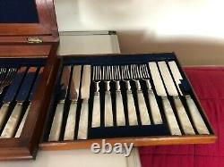 35 Silver Plated And Mother Of Pearl Handled Dessert Knives & Forks (vadrouille 666)