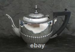 Belle Art Déco British Sterling Silver & Ebony Handle Teapot, Poston Co