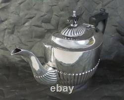 Belle Art Déco British Sterling Silver & Ebony Handle Teapot, Poston Co