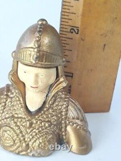 Buste miniature en laiton antique Art Déco figurant une femme avec un casque comme poignée de 2,5 pouces.