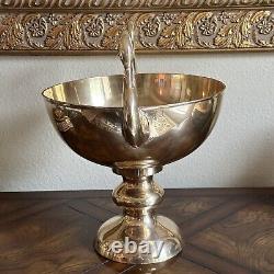 Centre de table vintage en métal Art Déco avec bol en forme de cygne à poignée de cygne de 15,5 pouces.