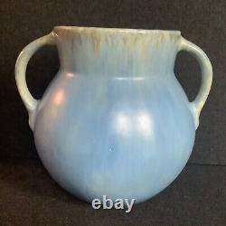 Céramique en poterie bleue de tourmaline à deux anses en forme de vase Art Déco Roseville A-517