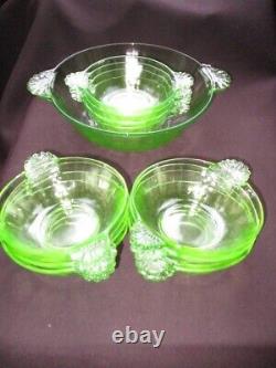 Ensemble de bols à salade 1 grand et 12 individuels en verre dépression vert Art Déco de Hocking
