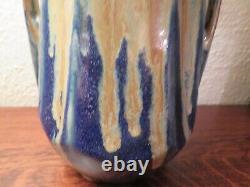 Grand vase Art Déco en grès français à deux anses, magnifique émail bleu à effet de gouttes