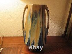Grand vase en grès Art Déco français à deux poignées, magnifique émail égoutté bleu.