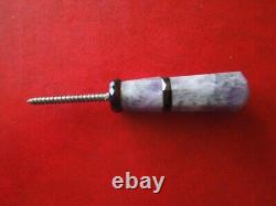 J 5543 Poignée de canne-parapluie Art Déco en améthyste et onyx Poids 59 g Longueur 11,7 cm