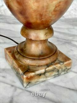 Lampe Antique De Table De Poignée D’urne En Marbre Art Déco Avec L’ombre En Fibre De Verre