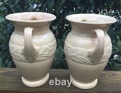 Les Années 1940 Abingdon Pottery Art Deco Acanthus Leaf Vase, Une Paire