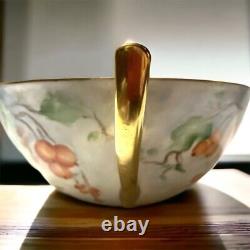 Plat décoratif en porcelaine de style Art Déco Nippon antique, peint à la main, signé, avec motifs de fruits et poignées dorées.
