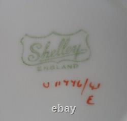 Une tasse et soucoupe en forme d'Eve, avec une poignée en chevron Art Déco, de la marque Shelley. C. 1930