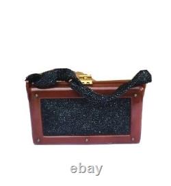 VTG 40s Brown BAKELITE Box Handbag Black Glass Beads Braided Handle Art Deco
<br/>
<br/>Traduction en français : Sac à main en boîte BAKELITE marron des années 40 avec perles en verre noir et poignée tressée de style Art Déco