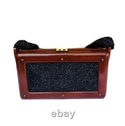 VTG 40s Brown BAKELITE Box Handbag Black Glass Beads Braided Handle Art Deco<br/><br/>
Traduction en français : Sac à main en boîte BAKELITE marron des années 40 avec perles en verre noir et poignée tressée de style Art Déco