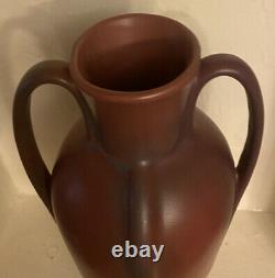 Van Briggle Potterie 1920-30 Persan Mulberry Art Déco Flûtage Vase Poignée