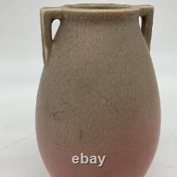 Vase Art Déco antique de 1922 en poterie Rookwood rose et verte à deux anses mates