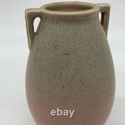Vase Art Déco antique de 1922 en poterie Rookwood rose et verte à deux anses mates