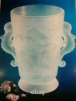 Vase De Bohême Art Déco Avec Chevaux De Mer Poignées & Natation Koi Fishes Tchèque