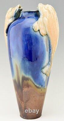 Vase En Céramique Bleu Art Déco Avec Poignées De Poisson Gilbert Météonier, Attribué À