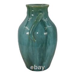 Vase en céramique à poignée torsadée et à égouttement bleu de style Art Déco des années 1930 de Weller Nile