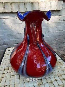 Vase en verre avec double poignée, art russe, de 7 1/2 pouces de hauteur et 7 pouces de diamètre en Azerbaïdjan.