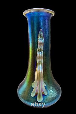 Vase en verre d'art iridescent bleu cobalt Loetz Art Deco Norma avec poignées appliquées