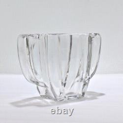 Vase en verre ou cristal à deux poignées de style Art Déco Baccarat.