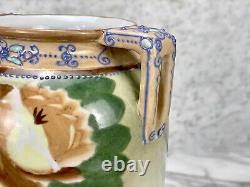 Vase urne en porcelaine japonaise vintage avec motif floral Art Deco et poignée Moriage