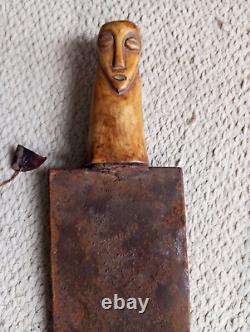 Vintage africain / Ancien tribal - grand couteau avec manche sculpté - Art Déco