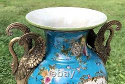 Wong Lee Blue Art Déco Porcelaine & Bronze Swan Handle Vase